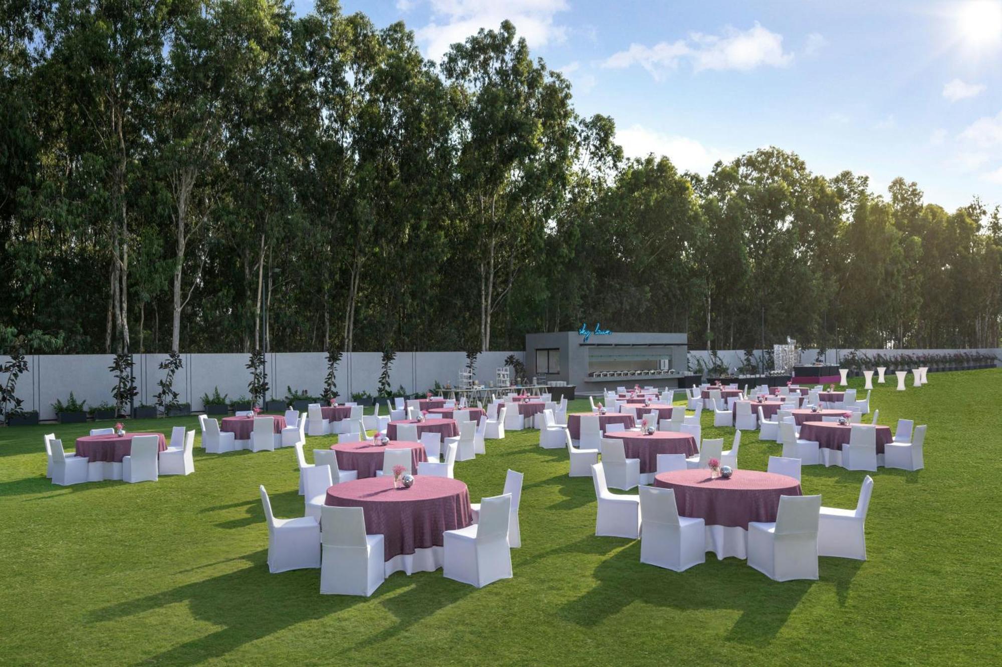 Moxy Bengaluru Airport Prestige Tech Cloud Hotel Devanahalli Exterior photo