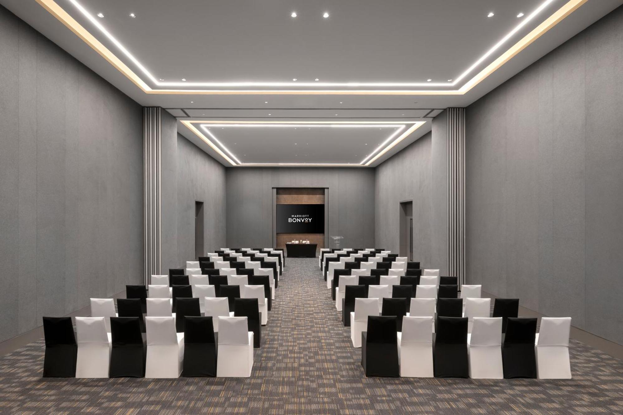 Moxy Bengaluru Airport Prestige Tech Cloud Hotel Devanahalli Exterior photo